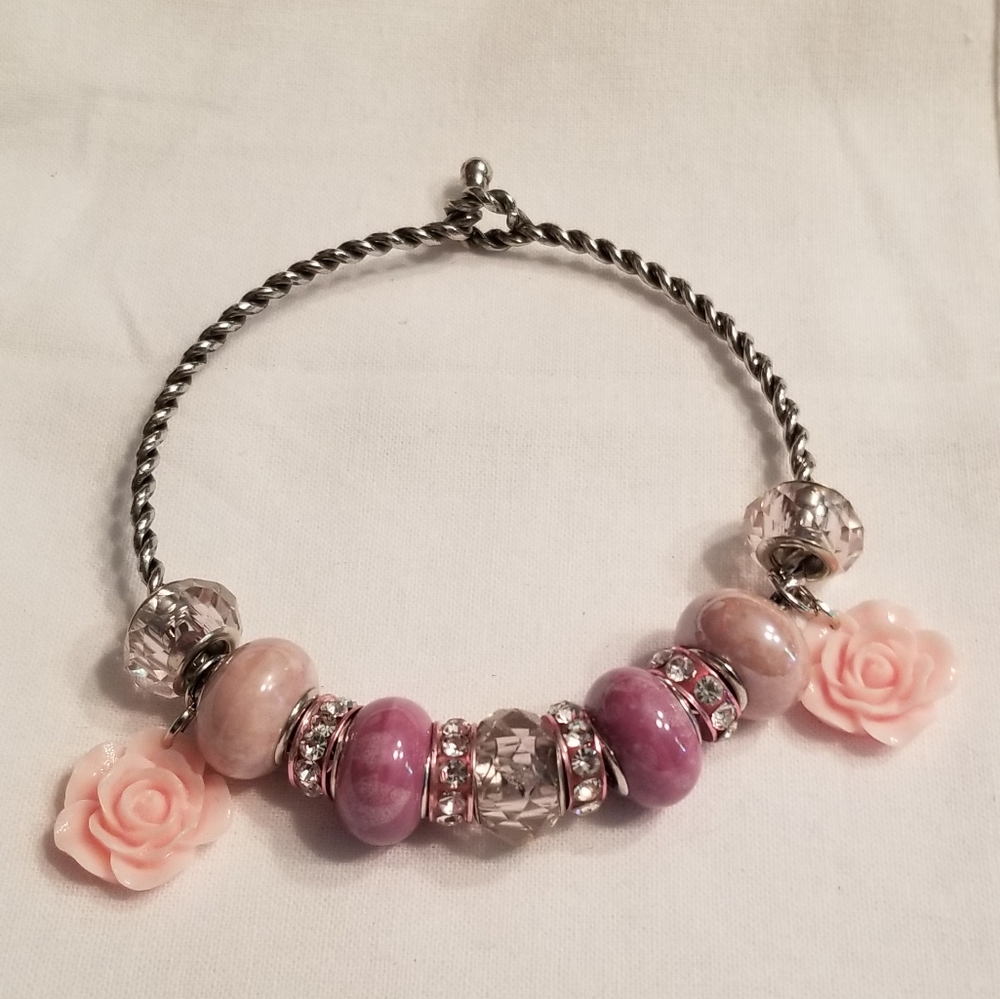 🎉HP!! 🌸 Super cute pink hook and loop bracelet